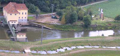 Kraftwerk und Umgehungsbach